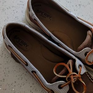 Sperry's woman's shoe